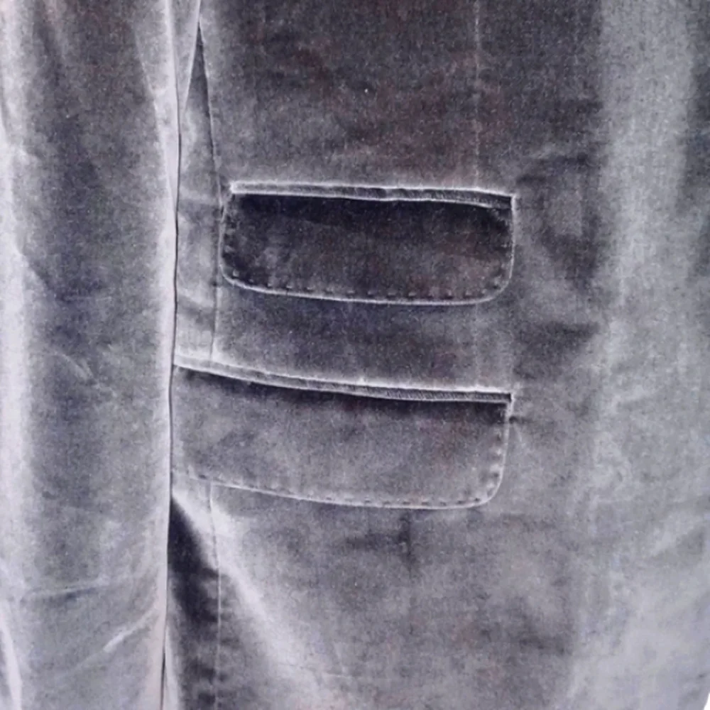 NEIMAN MARCUS Dark Olive Green Velvet Blazer, 42L - Picture 7 of 13